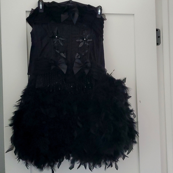 Black feather skirt corset - Picture 1 of 5